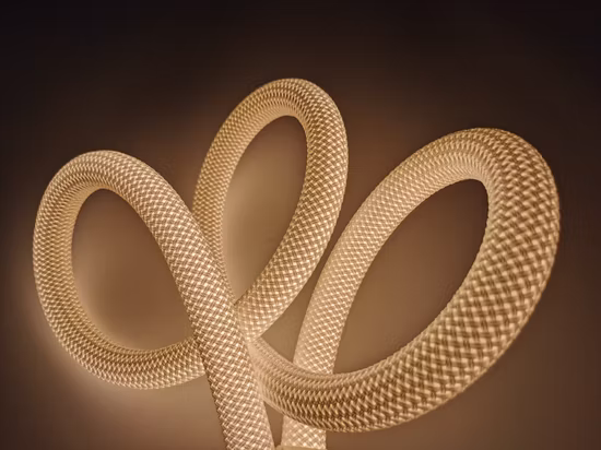 Neues Produkt, eine gewebte Abdeckung auf der Oberseite des Schlauchs, 360 Grad emittierendes rundes LED-Neonstreifenlicht aus Silikon